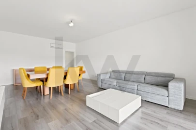 Apartamento T3 para Venda em Carnaxide e Queijas