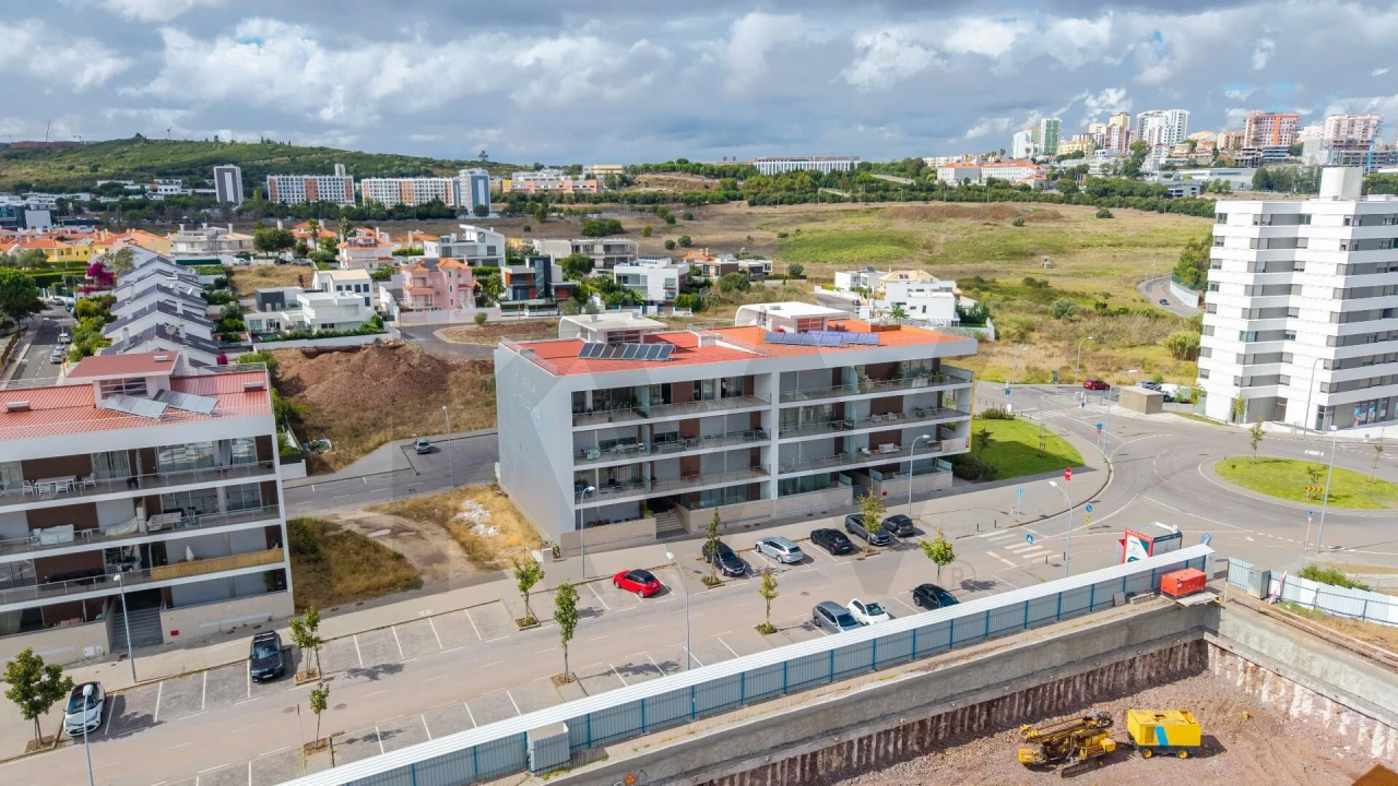 Apartamento T3 para Venda em Carnaxide e Queijas Foto 40