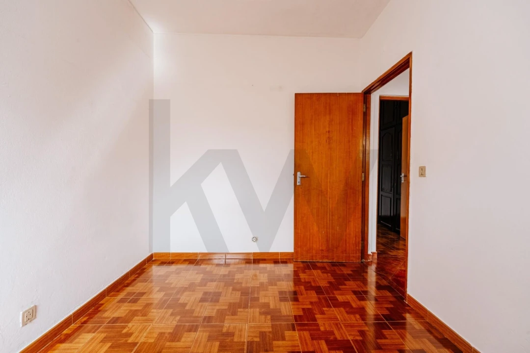 Apartamento T2 para Venda em Santo Antonio dos Olivais Foto 29