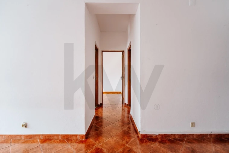 Apartamento T2 para Venda em Santo Antonio dos Olivais Foto 11
