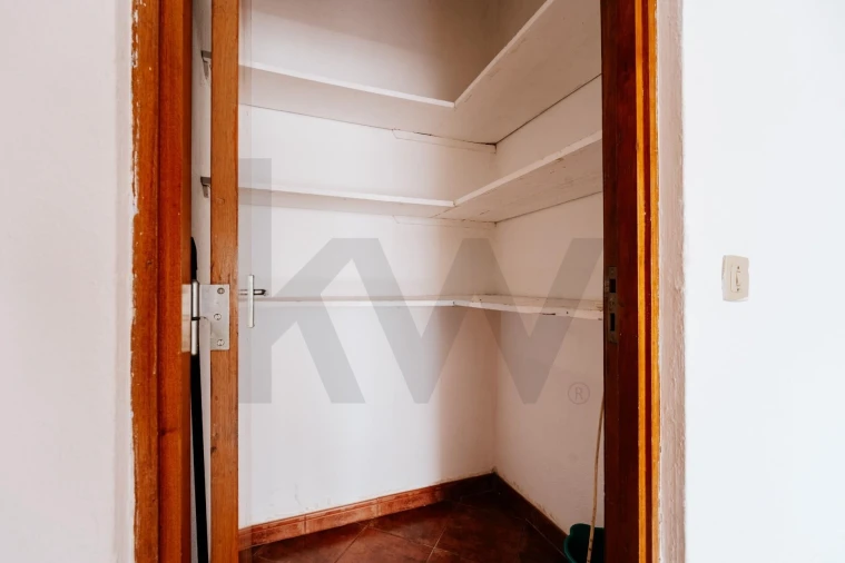 Apartamento T2 para Venda em Santo Antonio dos Olivais Foto 6