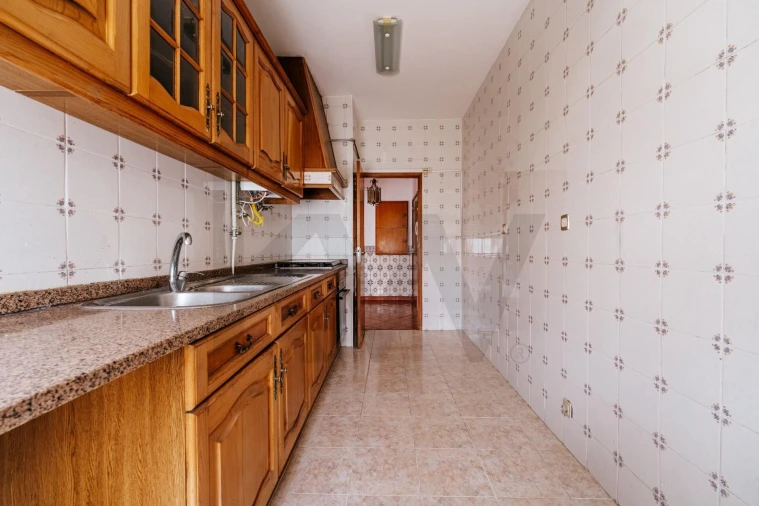 Apartamento T2 para Venda em Santo Antonio dos Olivais Foto 2