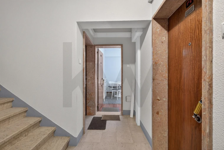 Apartamento T1 para Arrendamento em Santo António Foto 5