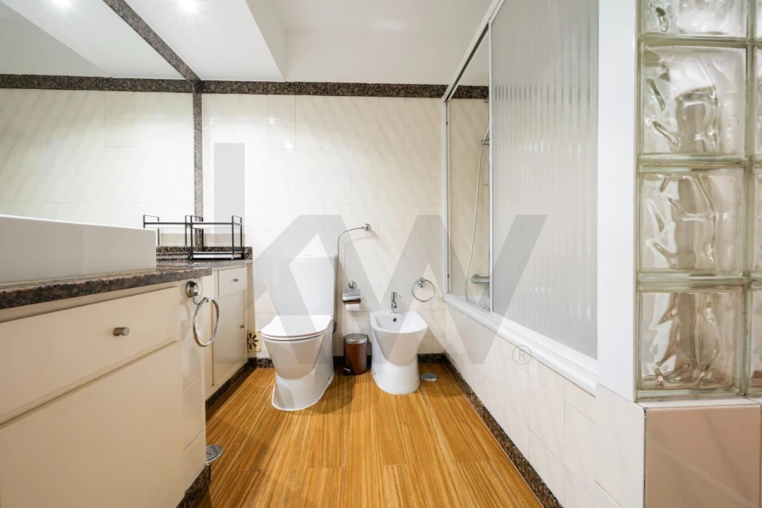 Apartamento T2 para Arrendamento em Santo António Foto 12