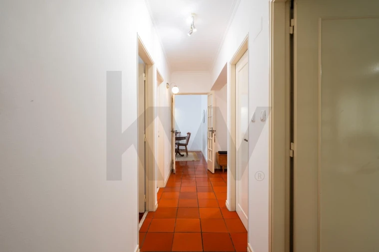 Apartamento T2 para Arrendamento em Santo António Foto 5