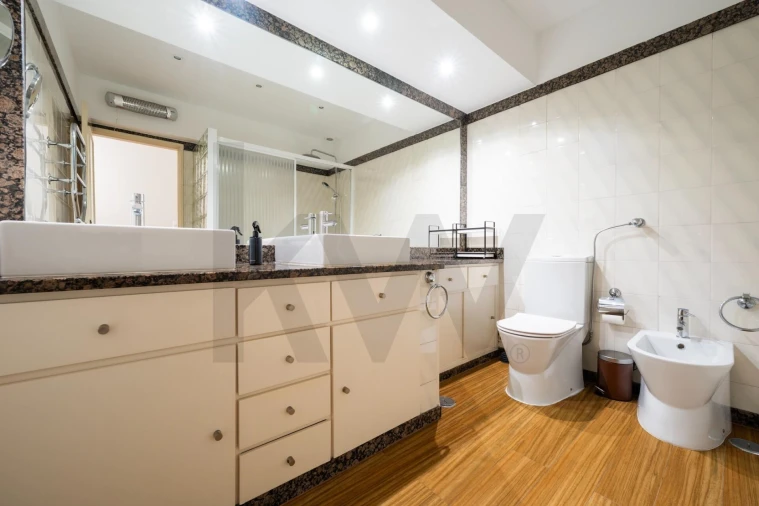 Apartamento T2 para Arrendamento em Santo António Foto 11