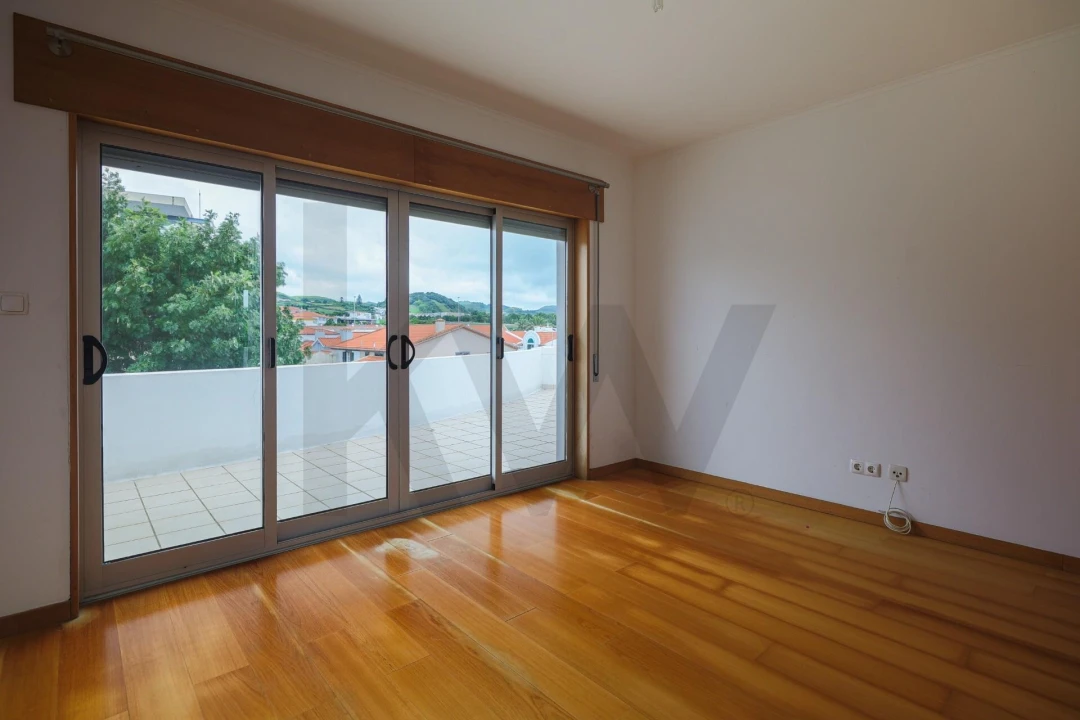 Apartamento T2 para Venda em Ponta Delgada (São Pedro) Foto 1