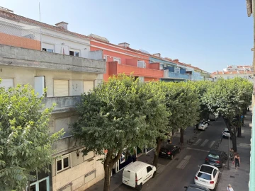 Apartamento T3 para Arrendamento em Algés, Linda-A-Velha e Cruz Quebrada-Dafundo