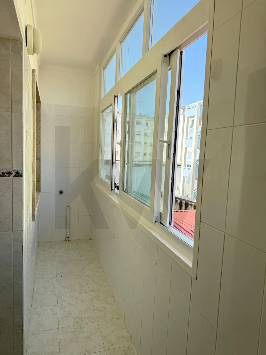 Apartamento T3 para Arrendamento em Algés, Linda-A-Velha e Cruz Quebrada-Dafundo Foto 22