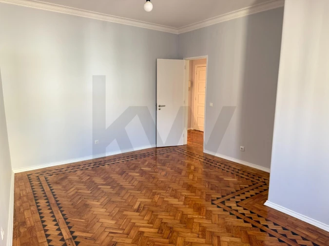 Apartamento T3 para Arrendamento em Algés, Linda-A-Velha e Cruz Quebrada-Dafundo Foto 13
