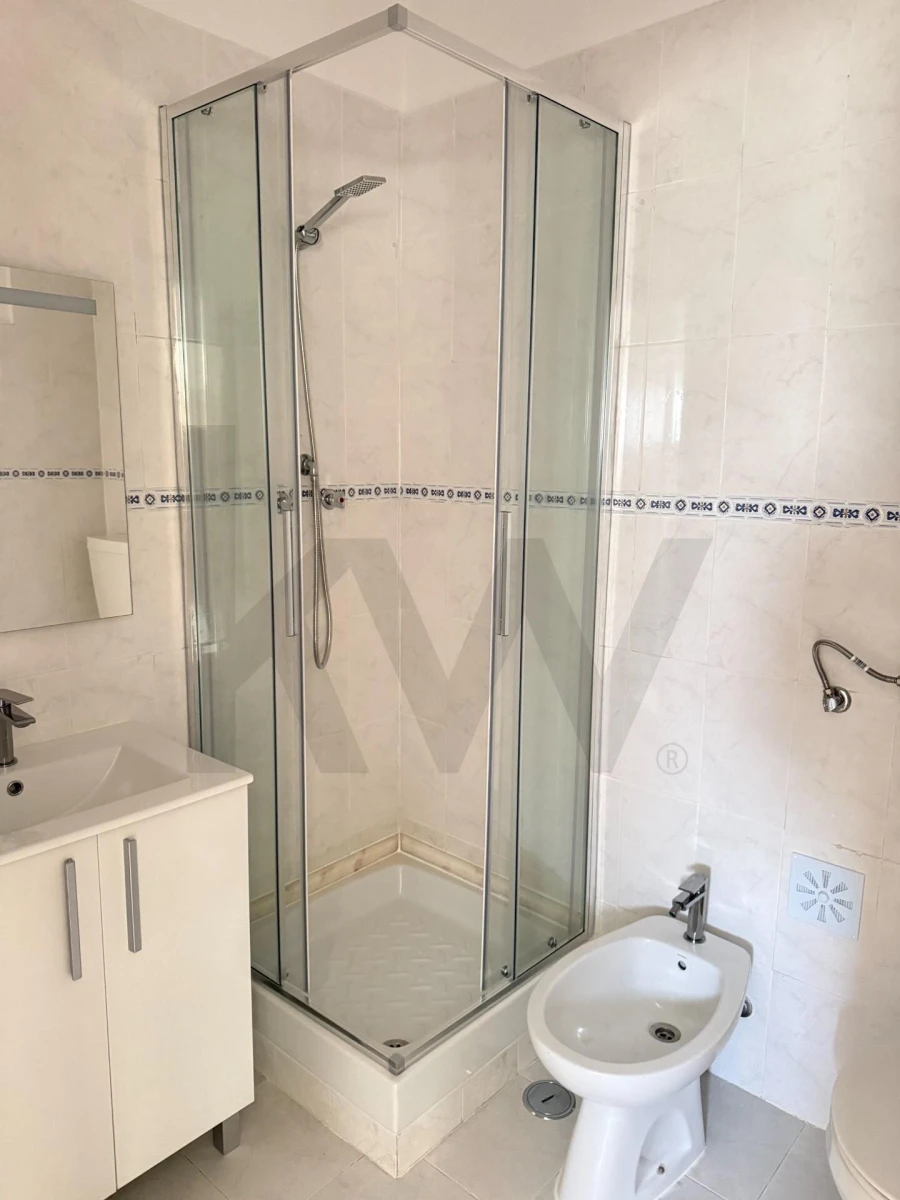 Apartamento T3 para Arrendamento em Algés, Linda-A-Velha e Cruz Quebrada-Dafundo Foto 15