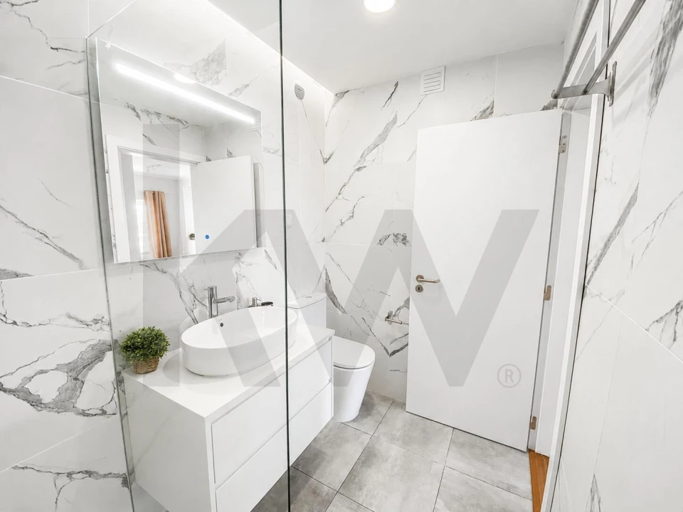 Apartamento T1 para Arrendamento em Carnide Foto 11
