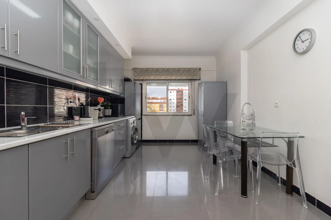 Apartamento T4 para Venda em Amora Foto 4
