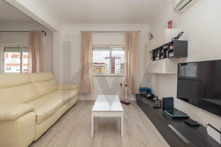 Apartamento T4 para Venda em Amora Foto 2