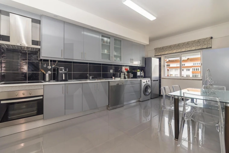 Apartamento T4 para Venda em Amora Foto 3