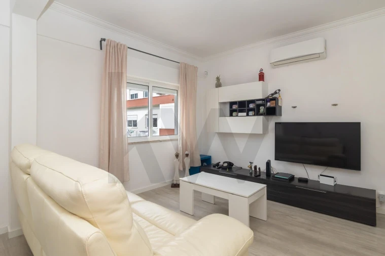 Apartamento T4 para Venda em Amora Foto 8