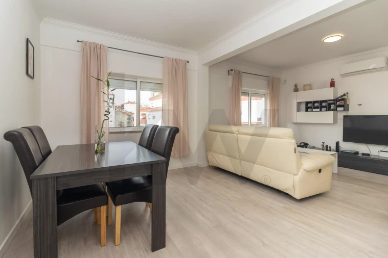 Apartamento T4 para Venda em Amora Foto 9