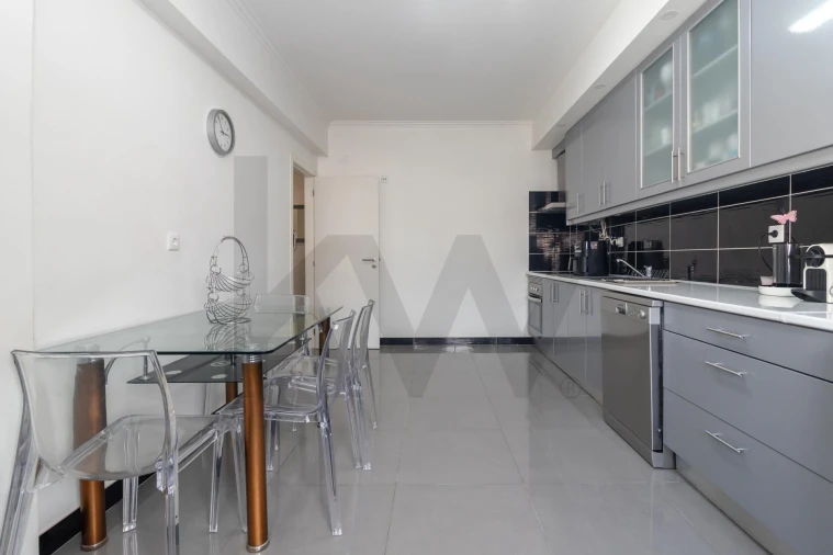 Apartamento T4 para Venda em Amora Foto 17