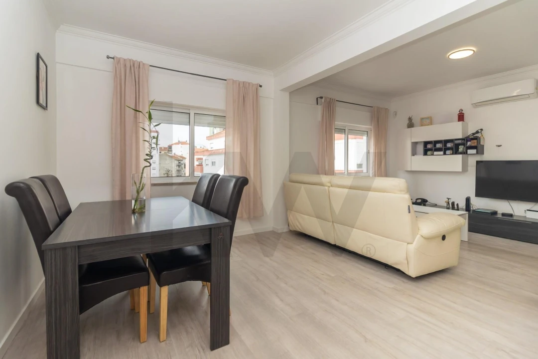 Apartamento T4 para Venda em Amora Foto 9