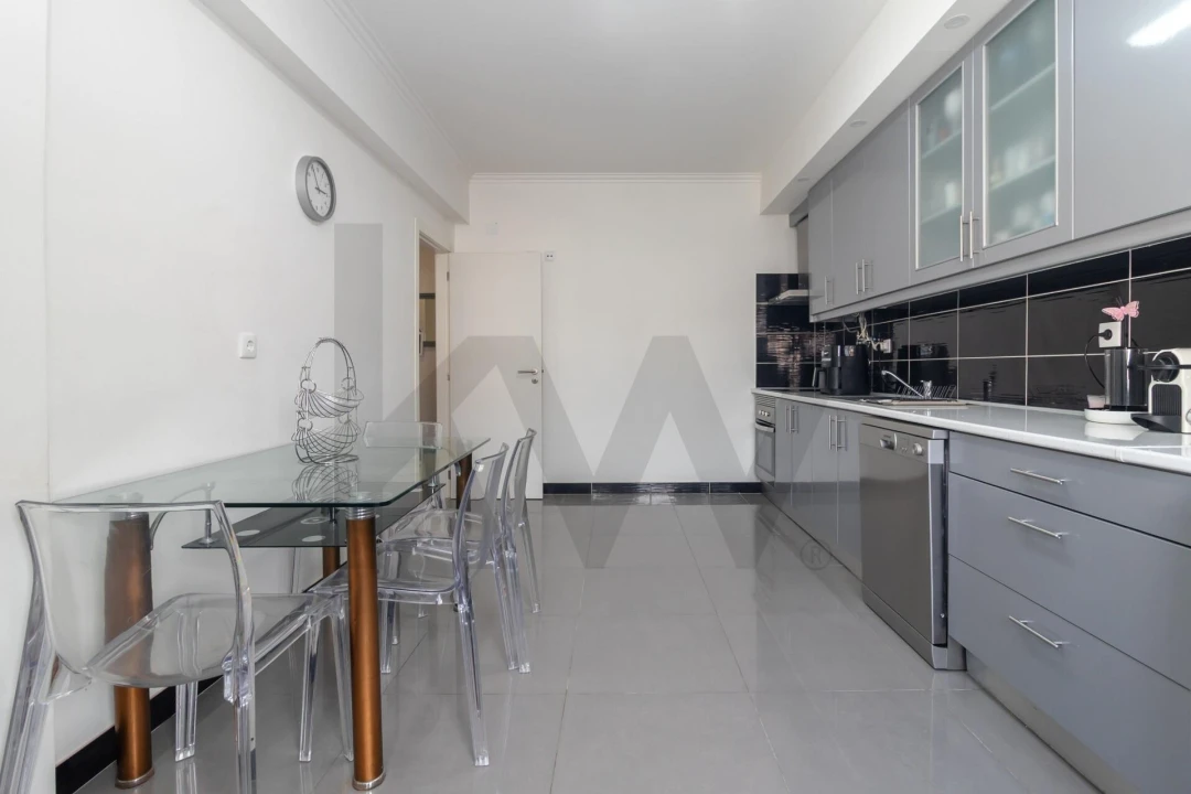 Apartamento T4 para Venda em Amora Foto 17