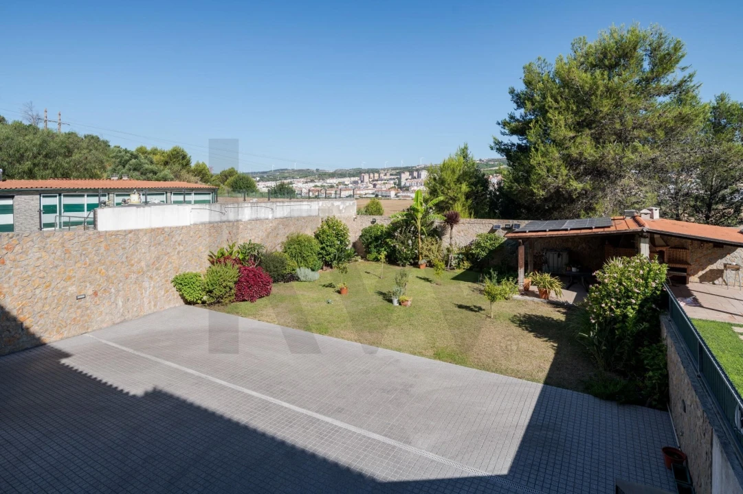 Moradia T4 para Venda em Póvoa de Santa Iria e Forte da Casa Foto 12
