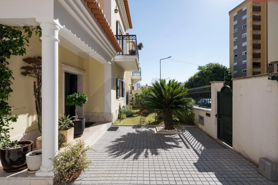 Moradia T4 para Venda em Póvoa de Santa Iria e Forte da Casa Foto 3
