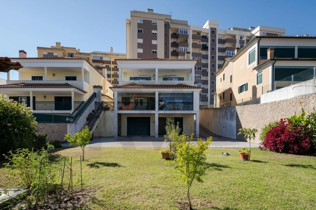 Moradia T4 para Venda em Póvoa de Santa Iria e Forte da Casa Foto 1