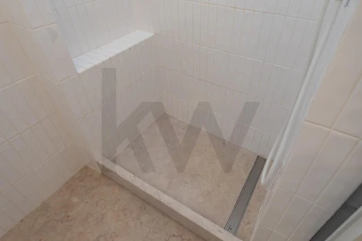 Apartamento T1 para Arrendamento em Campo de Ourique