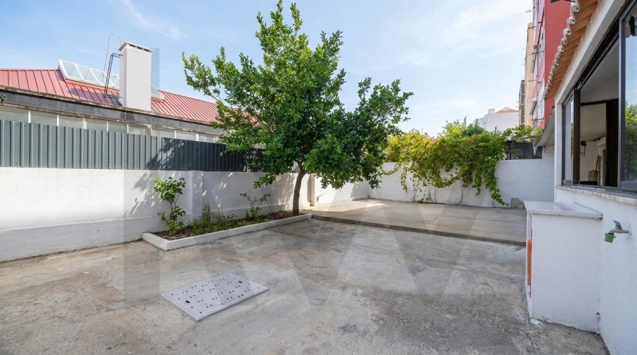 Apartamento T2 para Venda em Queluz e Belas Foto 2
