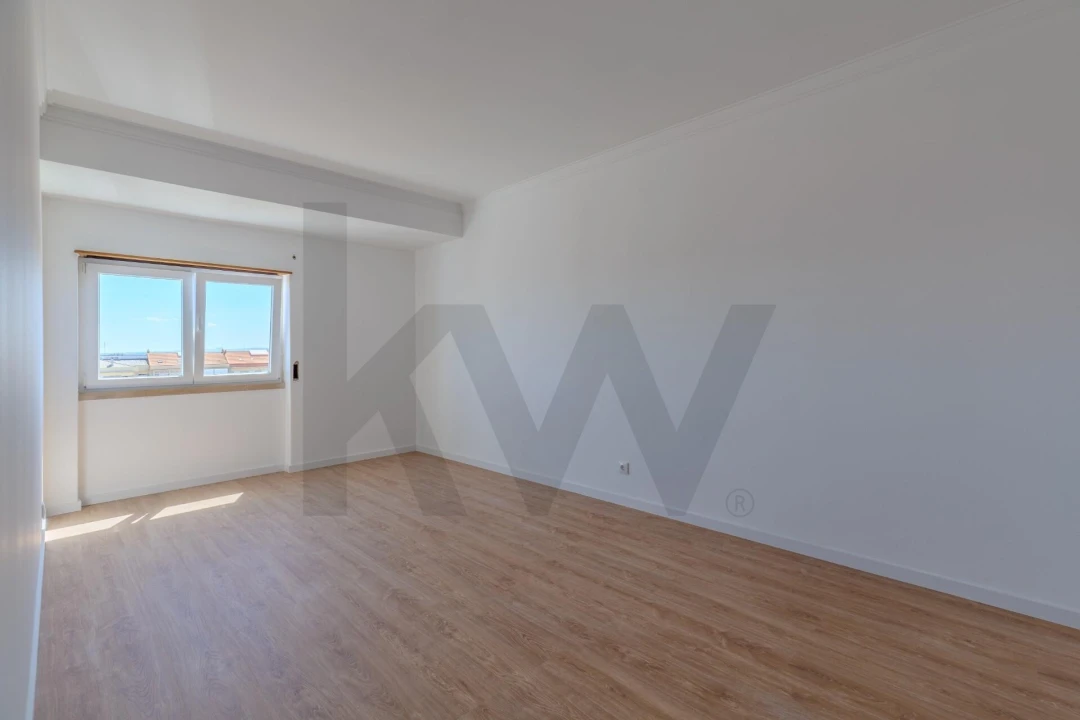 Apartamento T4 para Arrendamento em Laranjeiro e Feijó Foto 10