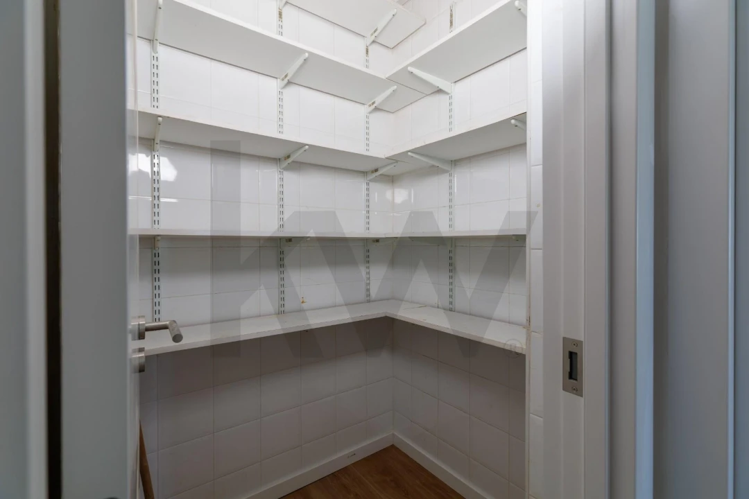 Apartamento T4 para Arrendamento em Laranjeiro e Feijó Foto 6