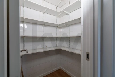 Apartamento T4 para Arrendamento em Laranjeiro e Feijó