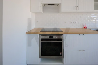 Apartamento T4 para Arrendamento em Laranjeiro e Feijó