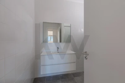 Apartamento T4 para Arrendamento em Laranjeiro e Feijó