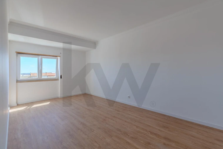Apartamento T4 para Arrendamento em Laranjeiro e Feijó Foto 10