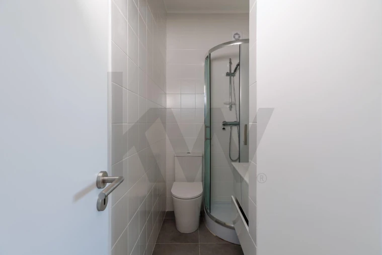 Apartamento T4 para Arrendamento em Laranjeiro e Feijó Foto 7