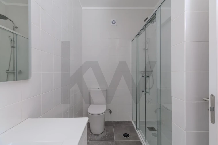 Apartamento T4 para Arrendamento em Laranjeiro e Feijó Foto 16