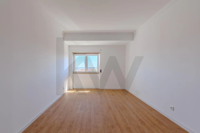 Apartamento T4 para Arrendamento em Laranjeiro e Feijó Foto 11
