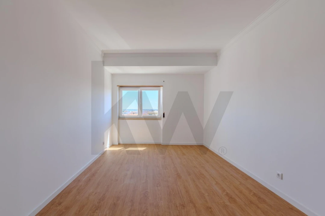 Apartamento T4 para Arrendamento em Laranjeiro e Feijó Foto 11