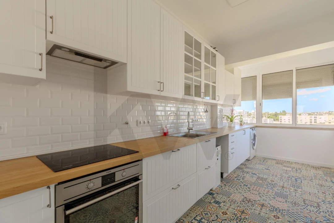 Apartamento T4 para Arrendamento em Laranjeiro e Feijó Foto 1