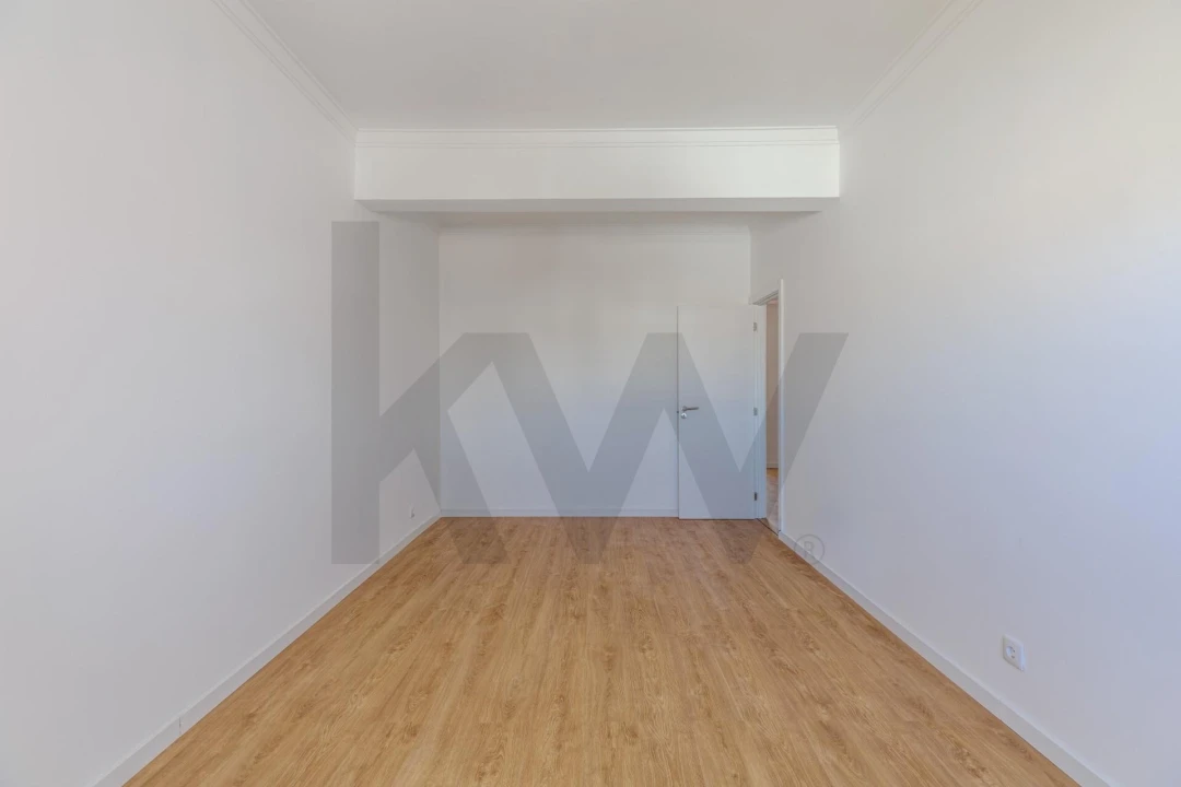 Apartamento T4 para Arrendamento em Laranjeiro e Feijó Foto 14