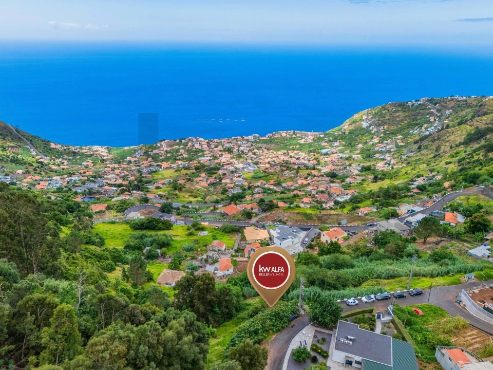 Terreno para Venda em Arco da Calheta Foto 1