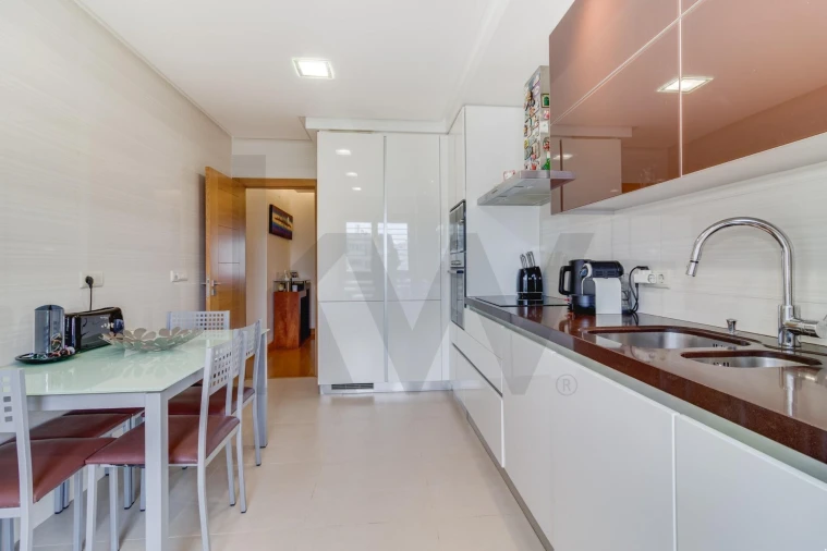 Apartamento T4 para Venda em Santa Iria de Azoia, São João da Talha e Bobadela Foto 3