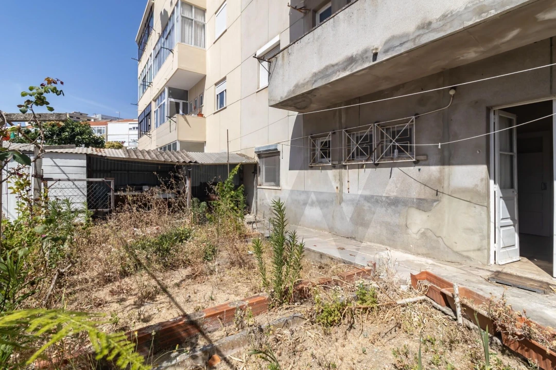 Apartamento T2 para Venda em Laranjeiro e Feijó Foto 24
