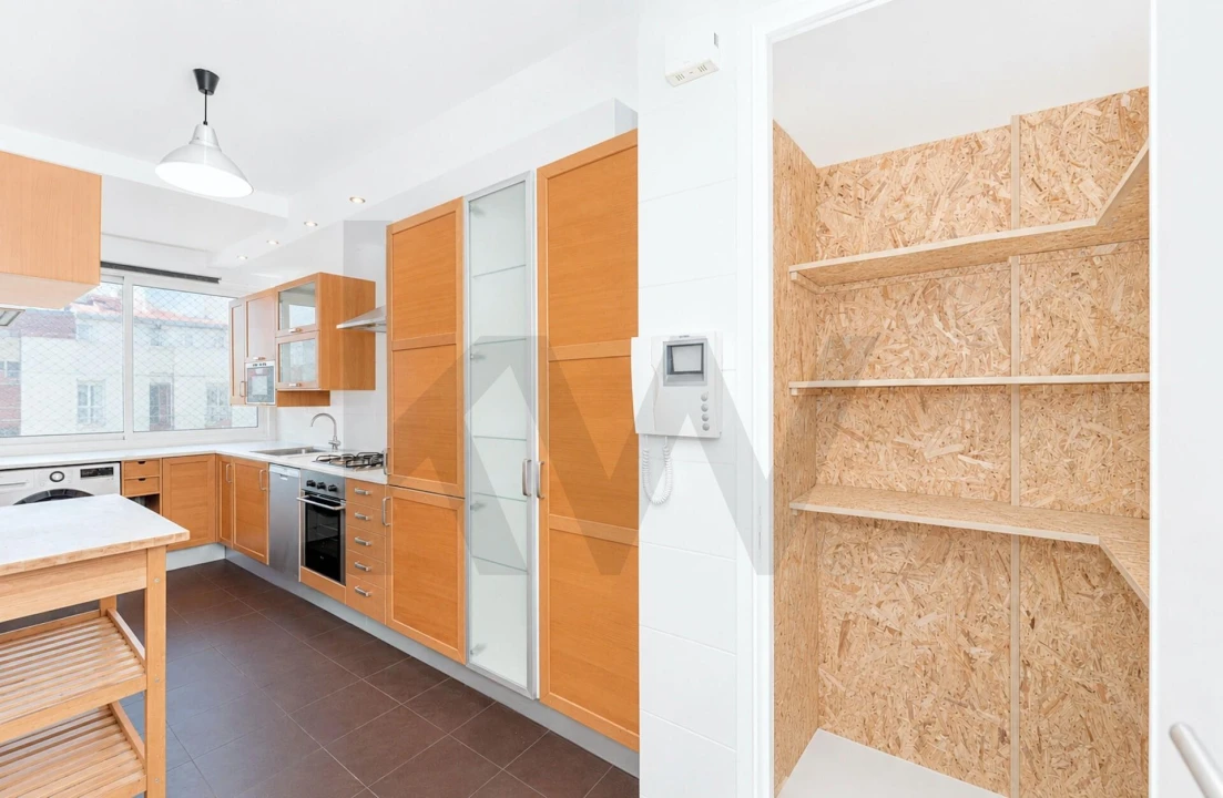 Apartamento T3 para Arrendamento em São Domingos de Benfica Foto 13