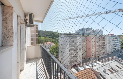 Apartamento T3 para Arrendamento em São Domingos de Benfica