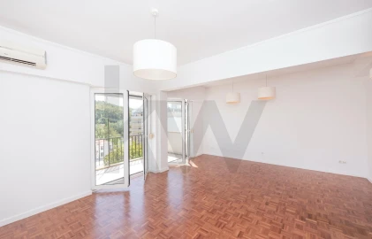 Apartamento T3 para Arrendamento em São Domingos de Benfica