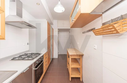 Apartamento T3 para Arrendamento em São Domingos de Benfica