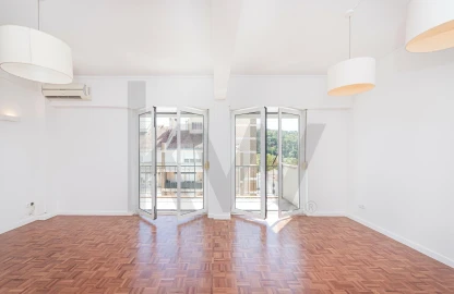 Apartamento T3 para Arrendamento em São Domingos de Benfica