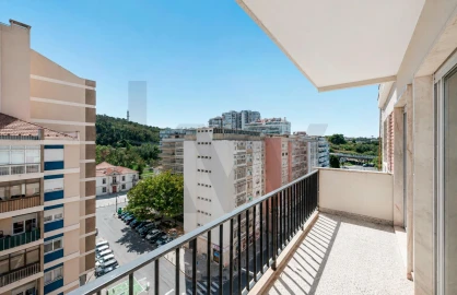 Apartamento T3 para Arrendamento em São Domingos de Benfica